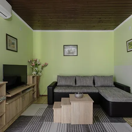 Dvi Ulike Apartment Labinci