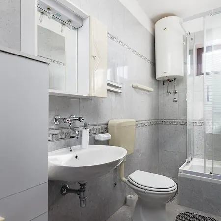 Dvi Ulike Apartment Labinci