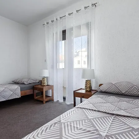 Dvi Ulike Apartment Labinci