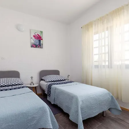 Dvi Ulike דירה Labinci