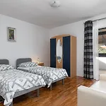 Dvi Ulike Appartement *
