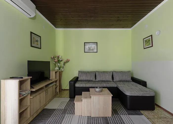 Dvi Ulike 아파트 Labinci