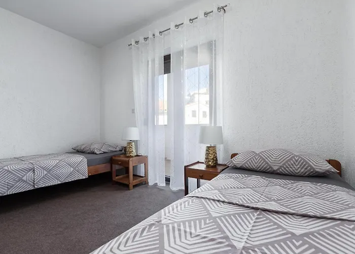 Dvi Ulike 아파트 Labinci